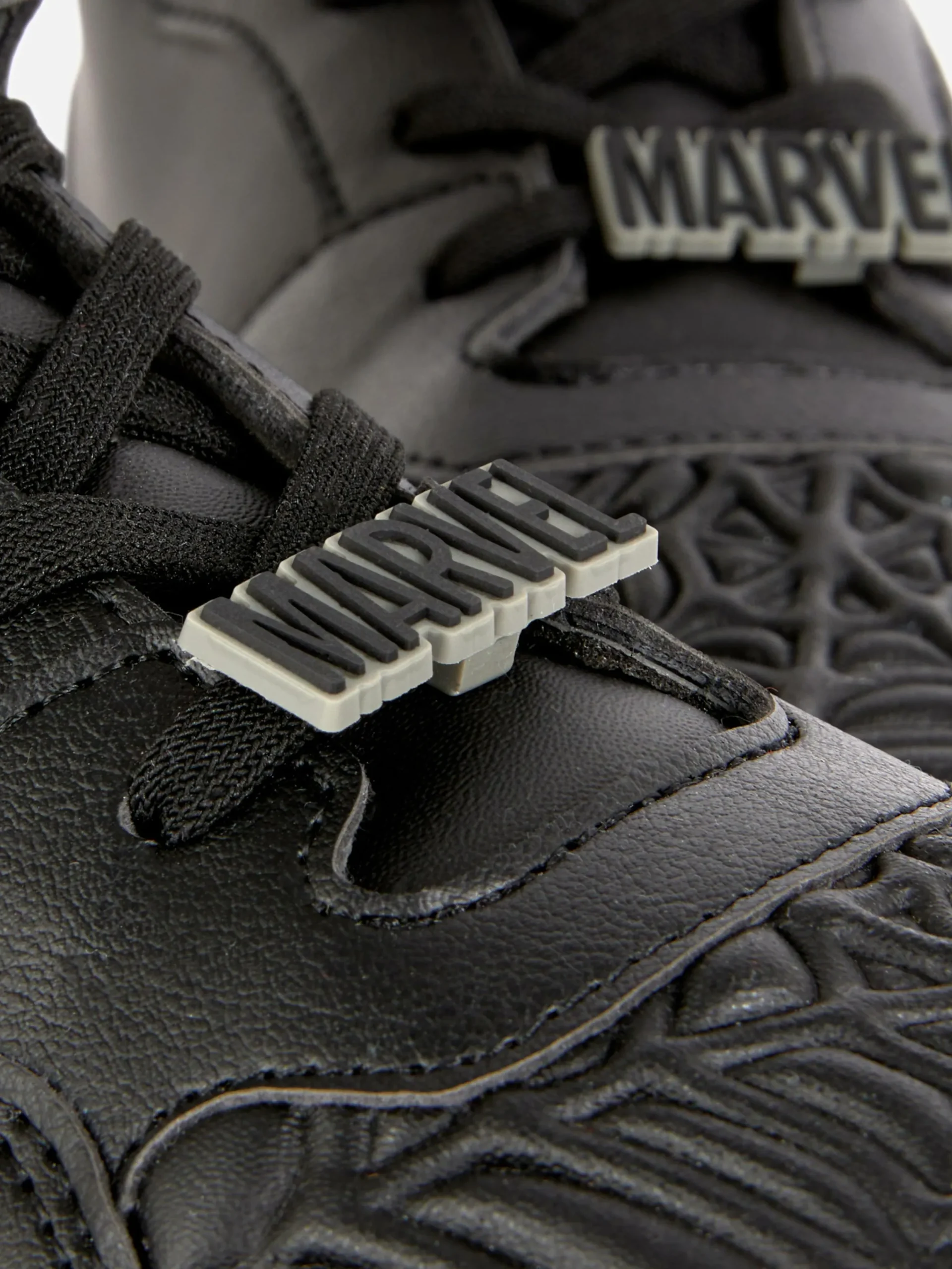 Baskets|Primark Baskets Hautes à Motif En Relief Marvel Spider-Man Noir