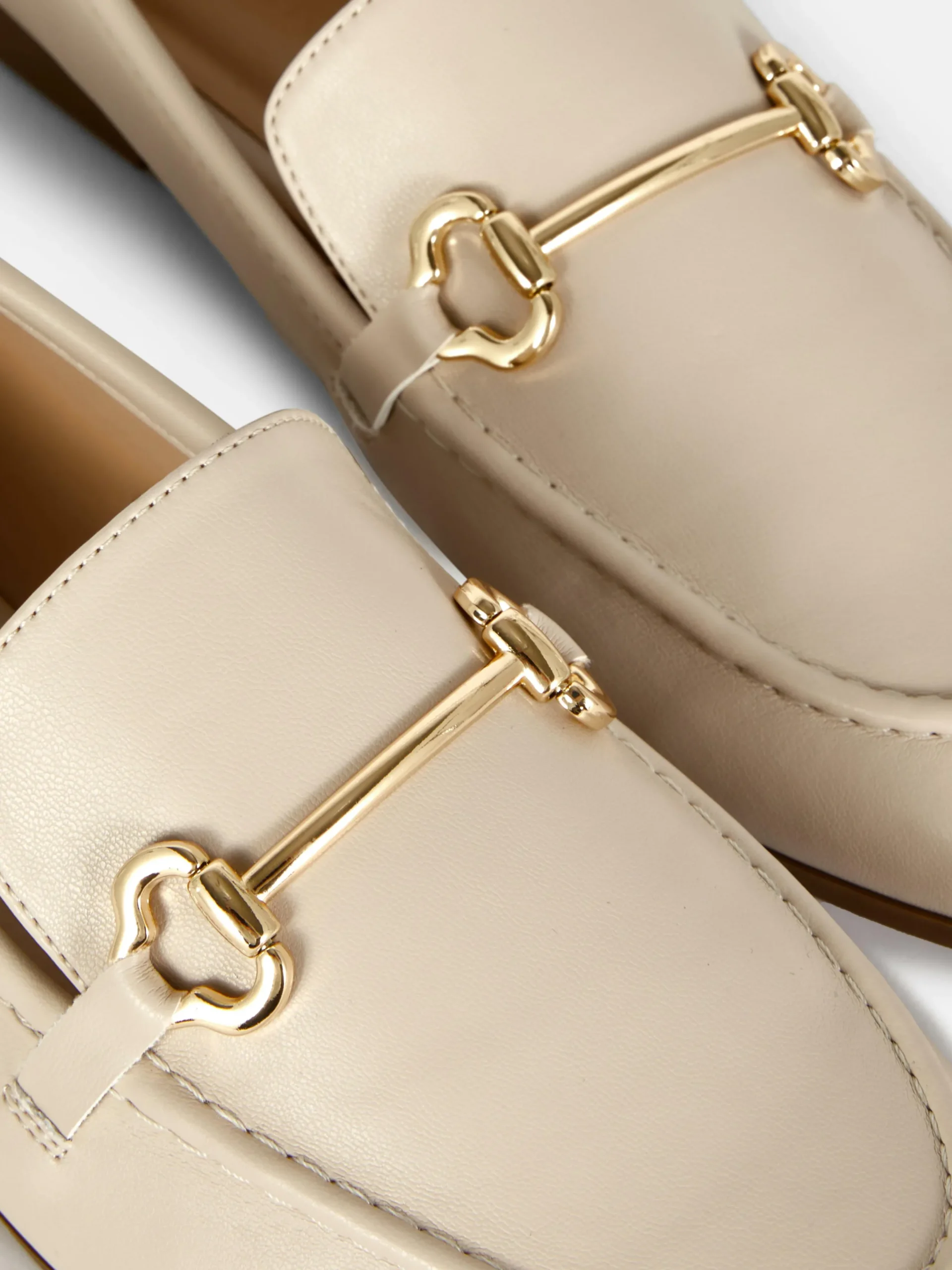 Ballerines|Primark Mocassins En Simili Cuir Avec Boucle Écru