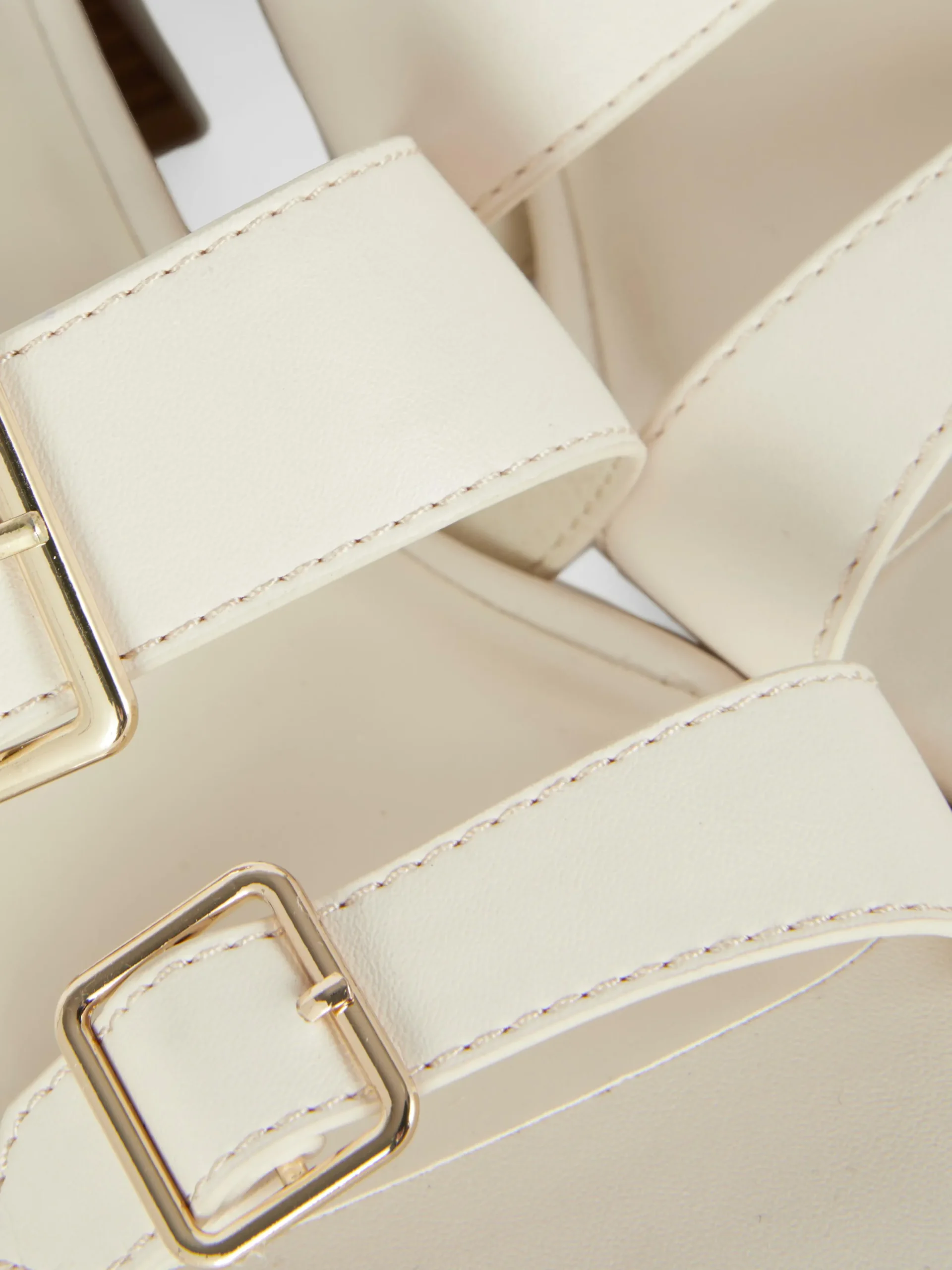 Chaussures À Talons|Primark Sandales à Talon Bloc Avec Boucles Blanc